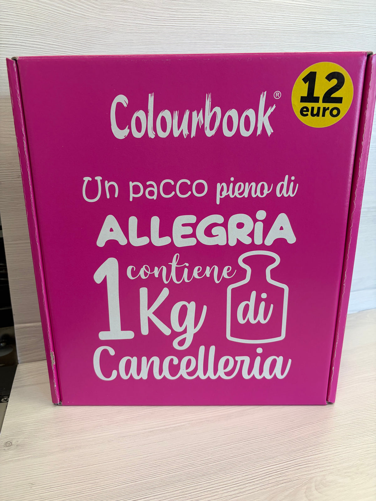 Colourbook box da 1 kg di cancelleria
